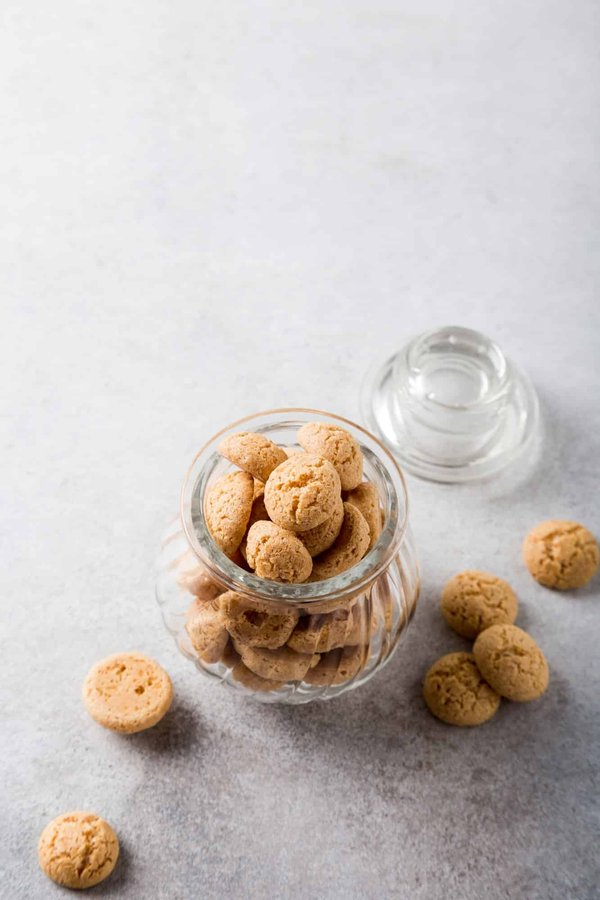What's the Secret to Crafting the Perfect Nutty Italian Amaretti Cookies?